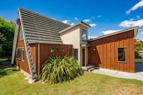 Cosy on Kowhai - Wanaka Holiday Home
